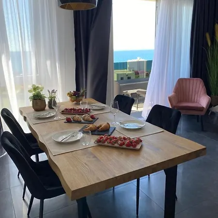 Donatella * Podstrana