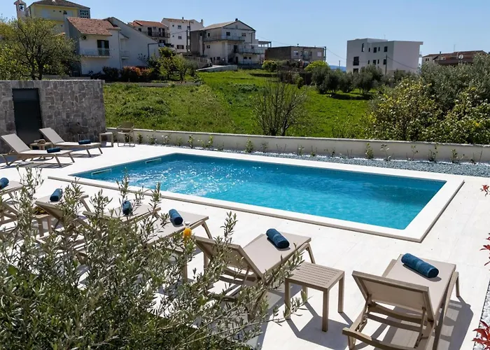 Donatella * Podstrana